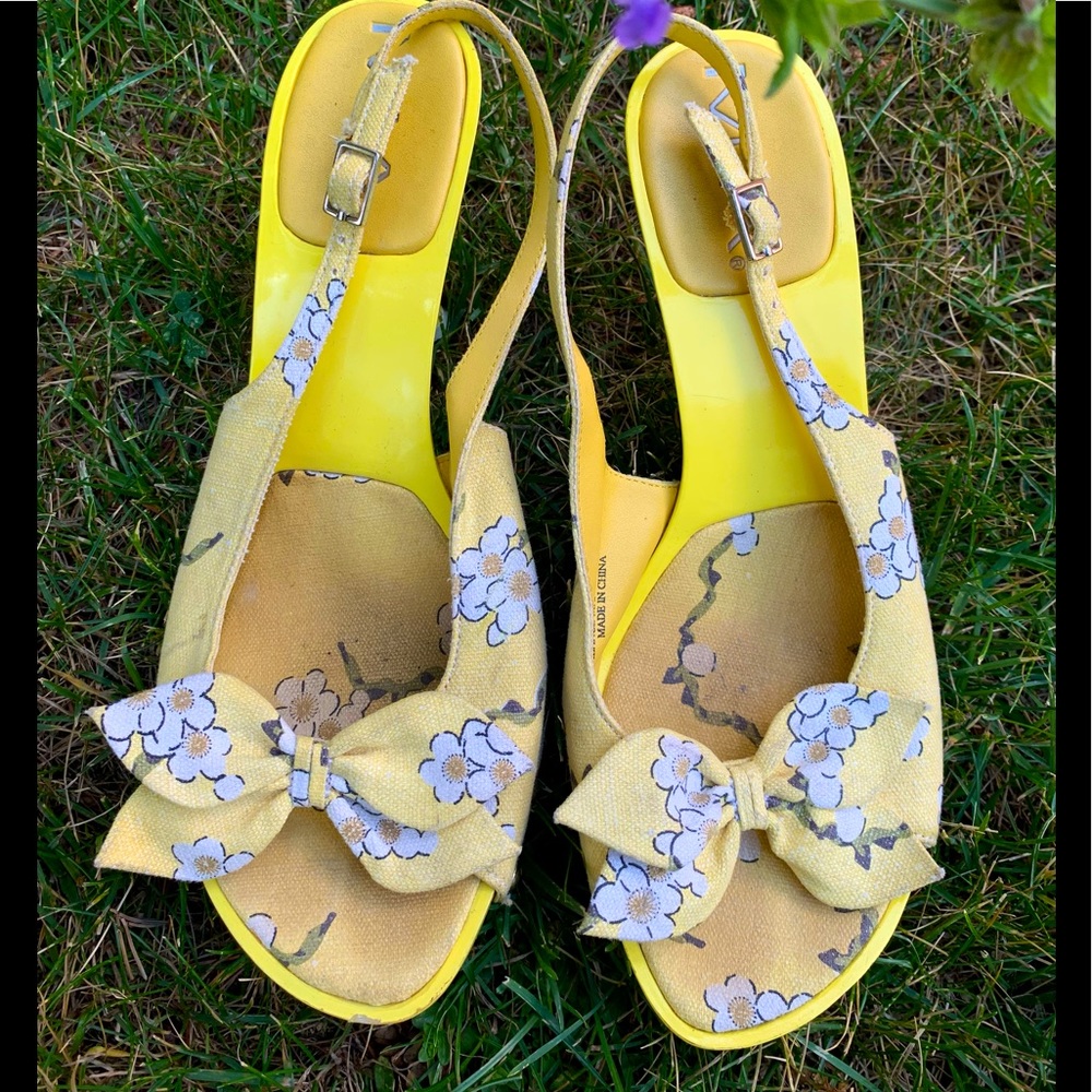MIA yellow sling back, open toe sandals size 6